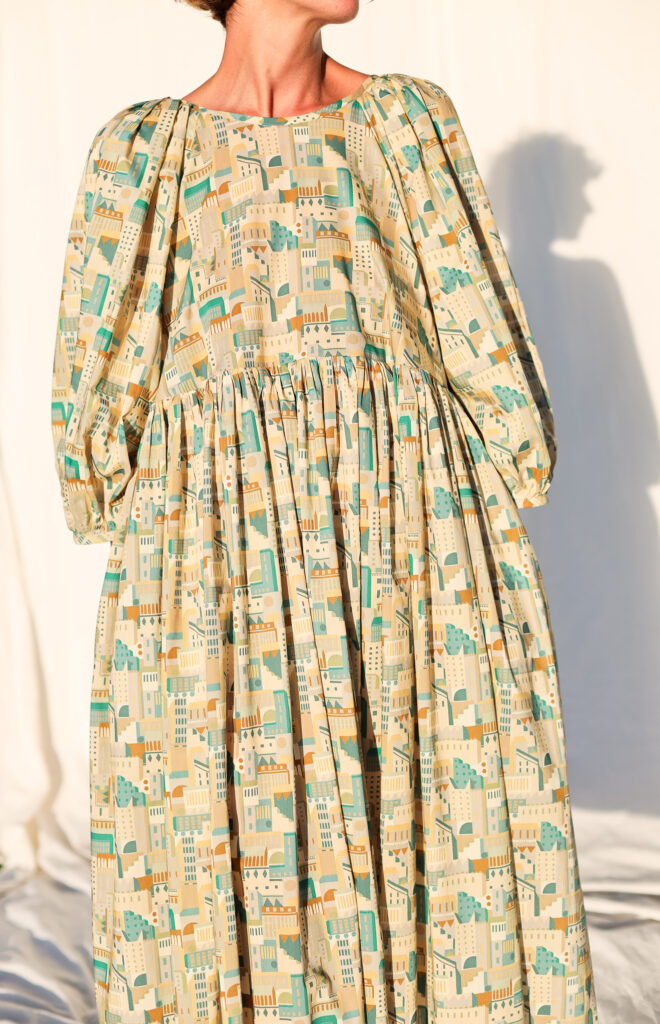 Reversible puff sleeve dress FELDA in architectural print silky cotton fabric - Image 6