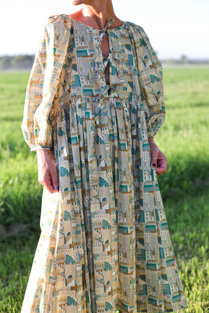 Reversible puff sleeve dress FELDA in architectural print silky cotton fabric - Image 3