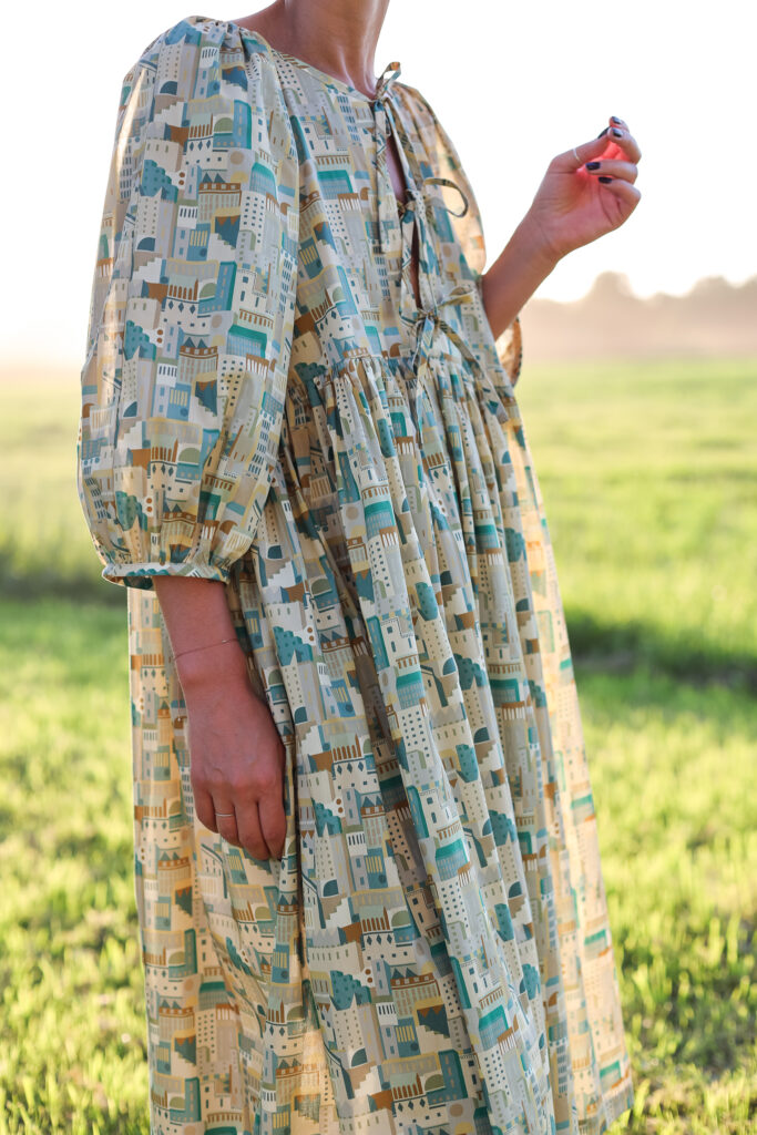 Reversible puff sleeve dress FELDA in architectural print silky cotton fabric | Dress | Sustainable clothing | OffOn clothing