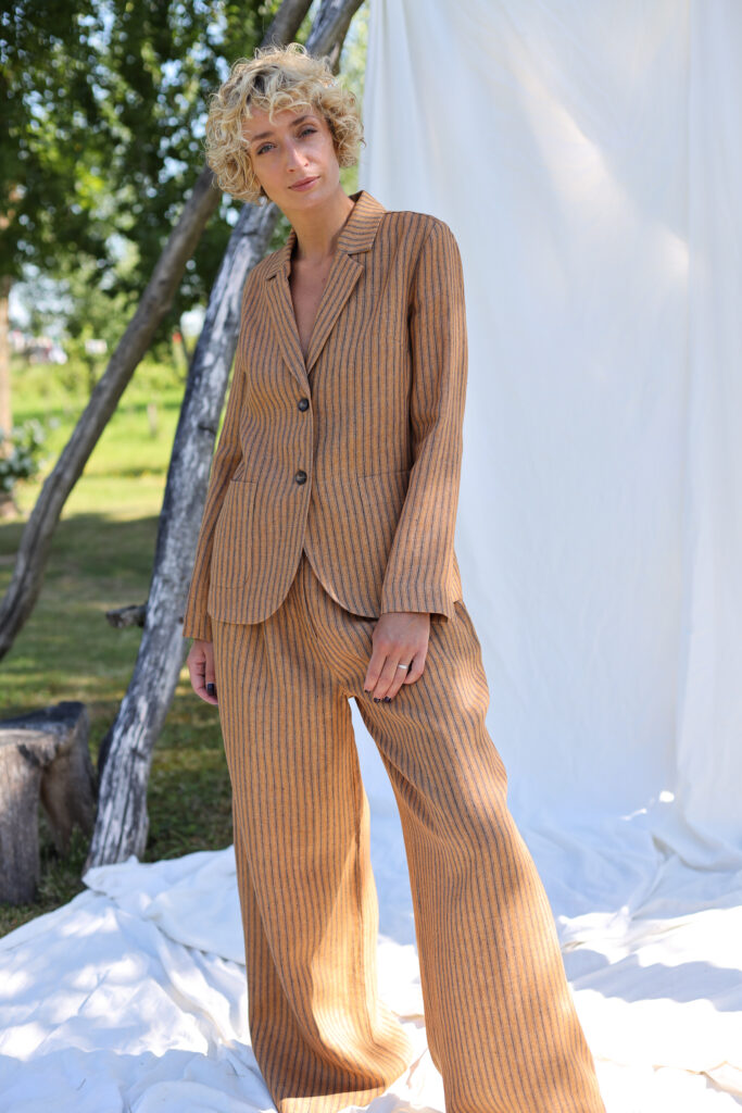 Elegant striped linen two pieces suit - Image 2