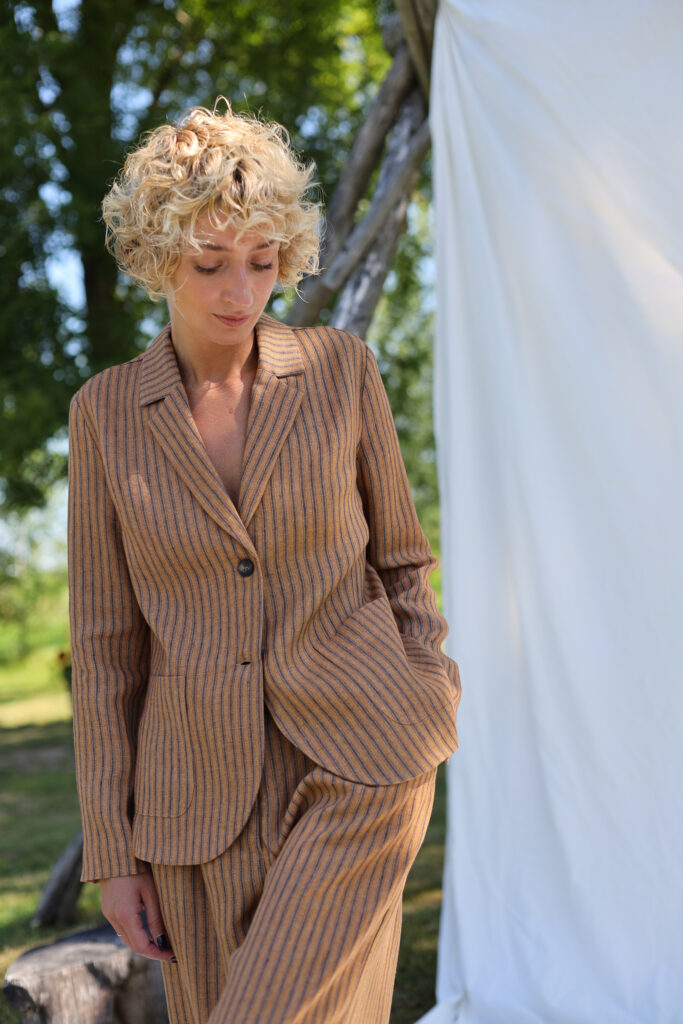 Fitted silhouette striped linen blazer | Jackets | Sustainable clothing | OffOn clothing