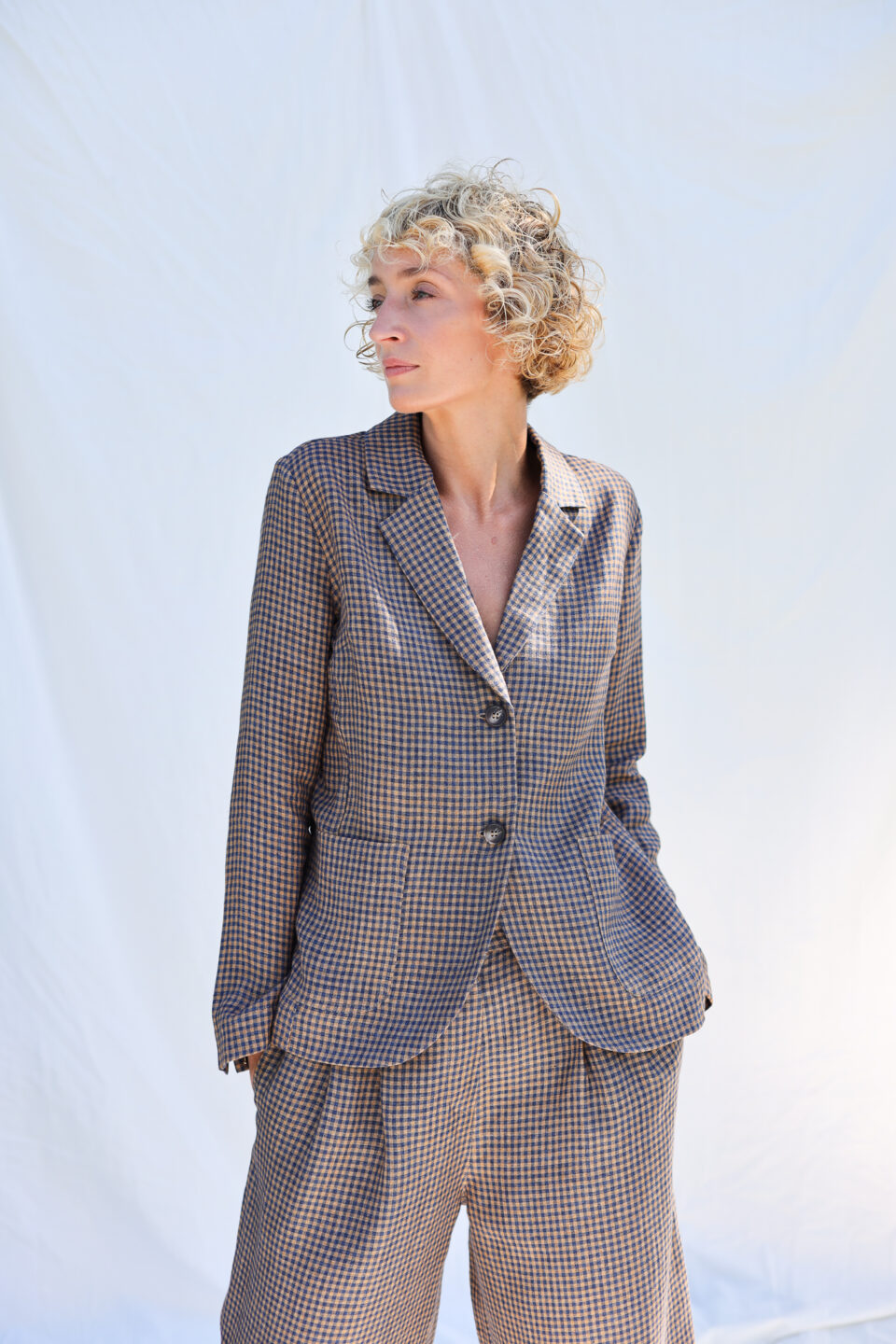 Fitted silhouette gingham linen blazer | Jackets | Sustainable clothing | OffOn clothing