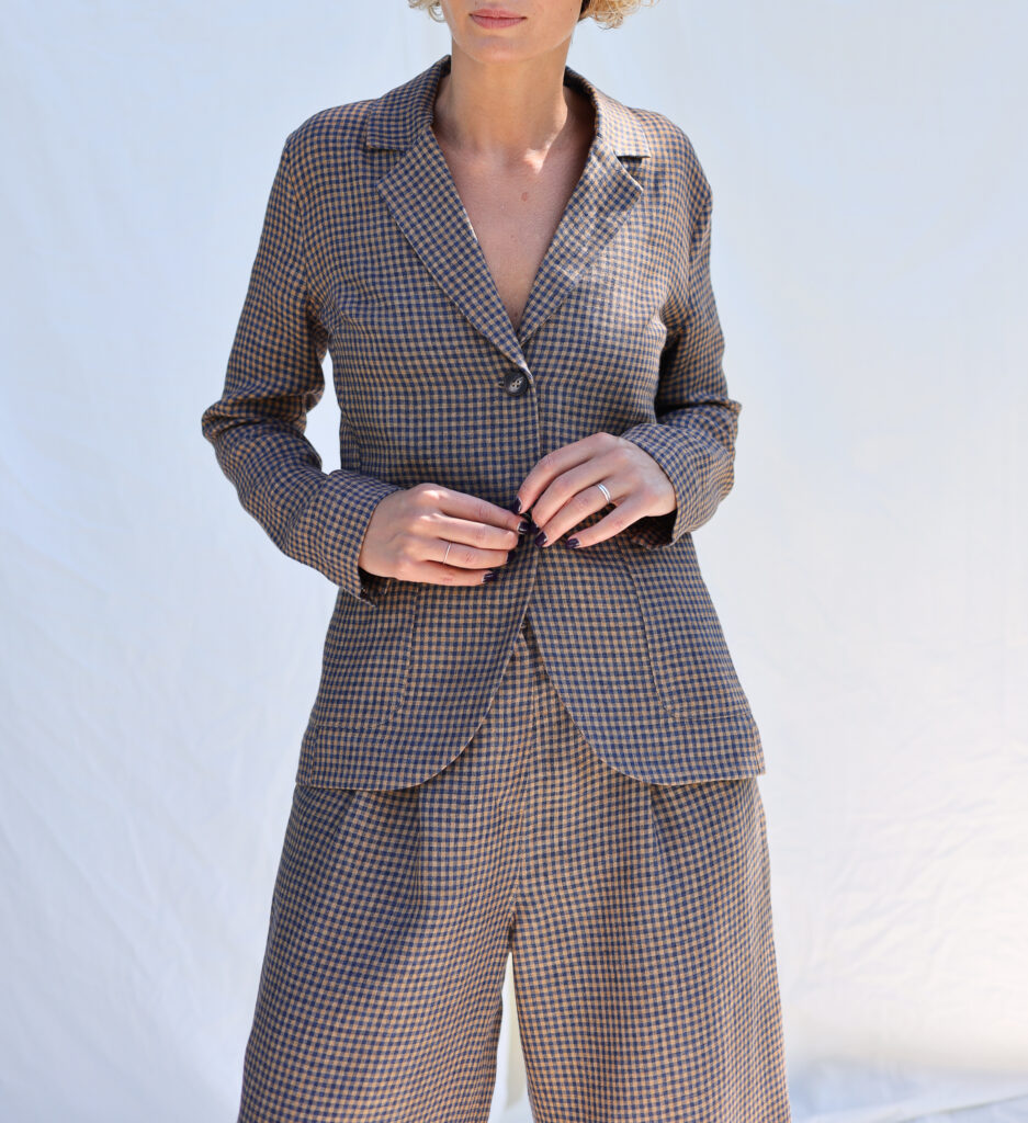 Fitted silhouette gingham linen blazer - Image 2