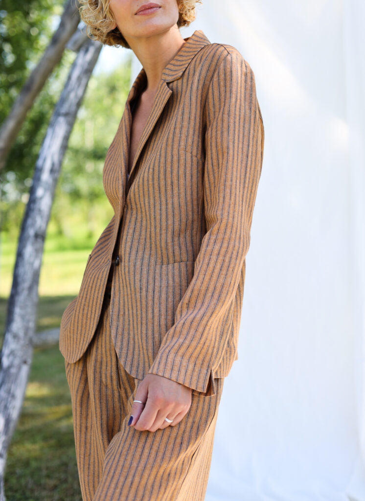 Fitted silhouette striped linen blazer - Image 3