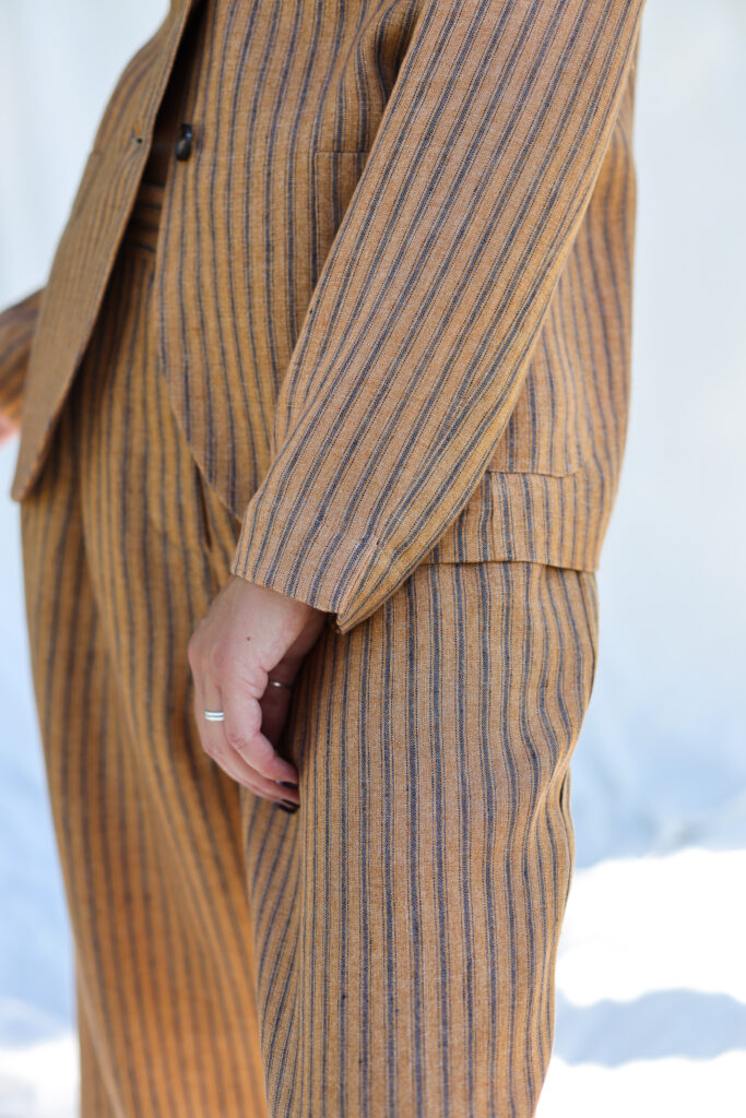 Fitted silhouette striped linen blazer - Image 4