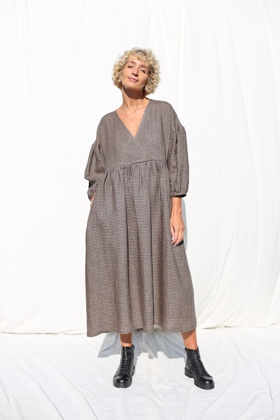 Gingham linen V-neck puffy sleeve dress - Image 1