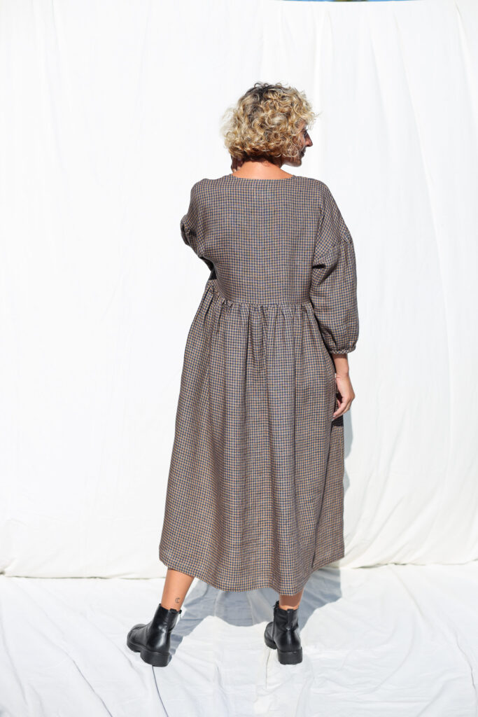 Gingham linen V-neck puffy sleeve dress - Image 2