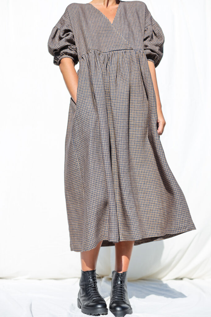 Gingham linen V-neck puffy sleeve dress - Image 4