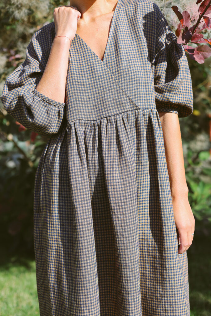 Gingham linen V-neck puffy sleeve dress - Image 6