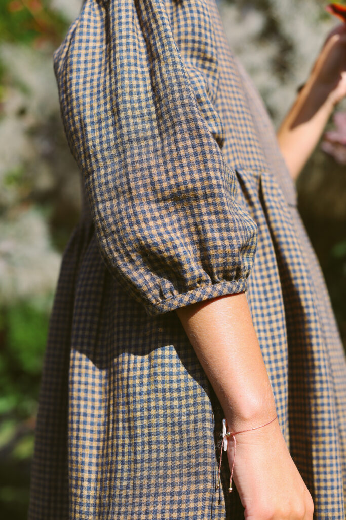 Gingham linen V-neck puffy sleeve dress - Image 7