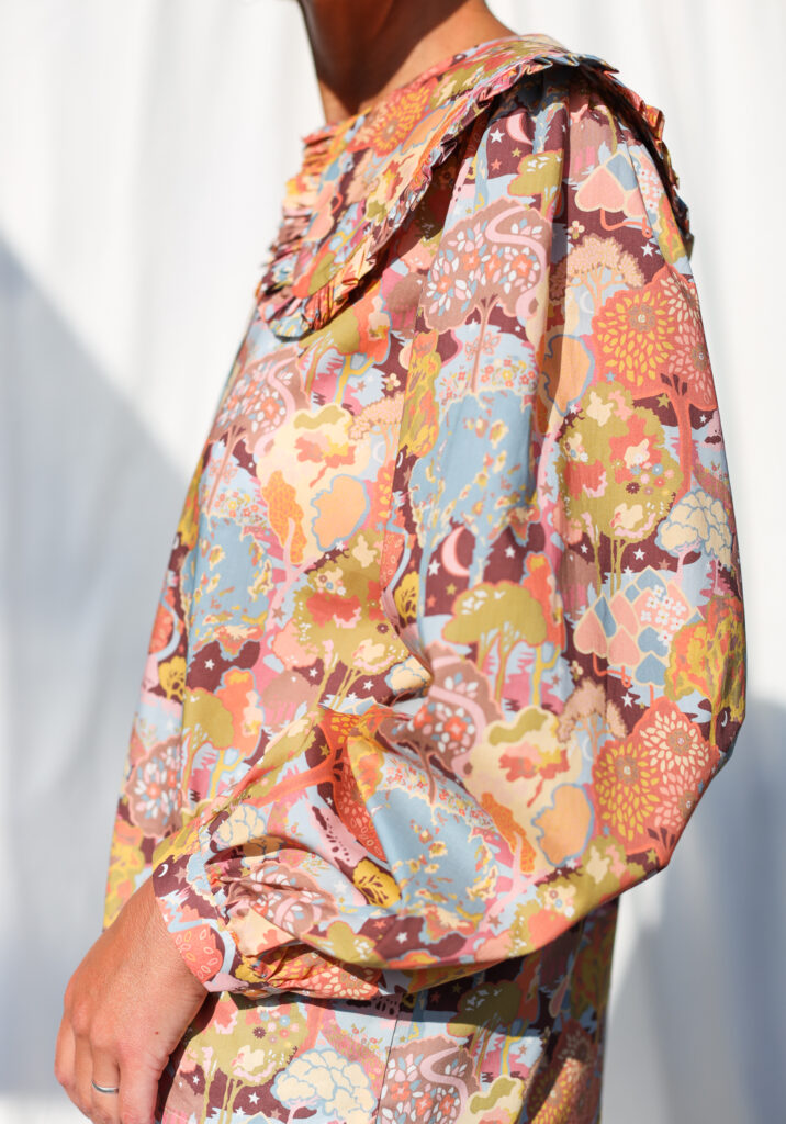 Long sleeve puritan collar blouse LUCIA - Image 4