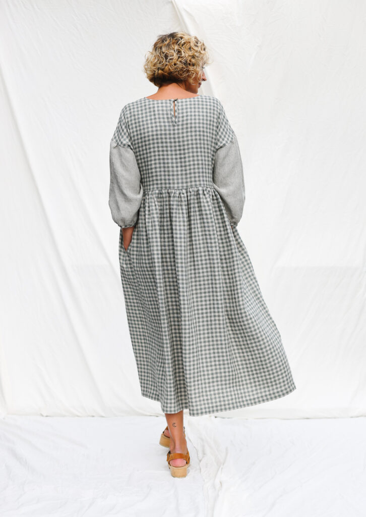 Gingham linen dress with contrasting striped puffy sleeves PERLA - Image 1
