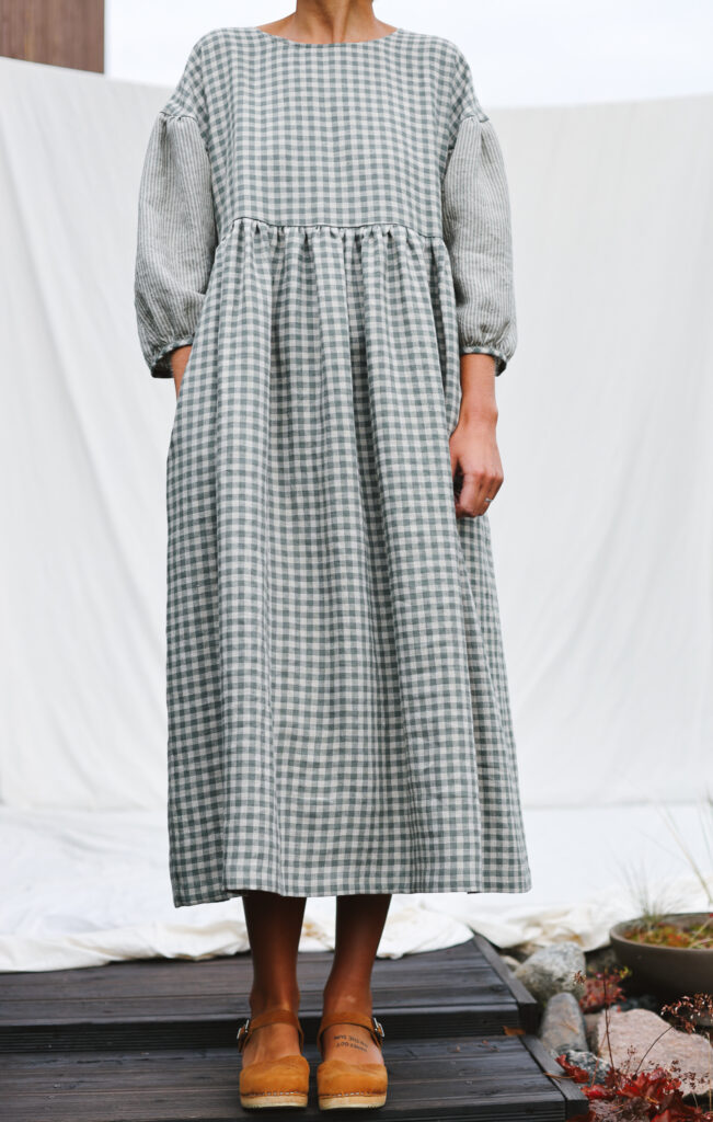 Gingham linen dress with contrasting striped puffy sleeves PERLA - Image 4