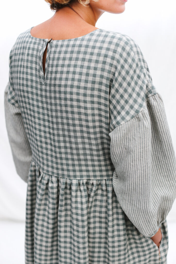 Gingham linen dress with contrasting striped puffy sleeves PERLA - Image 6