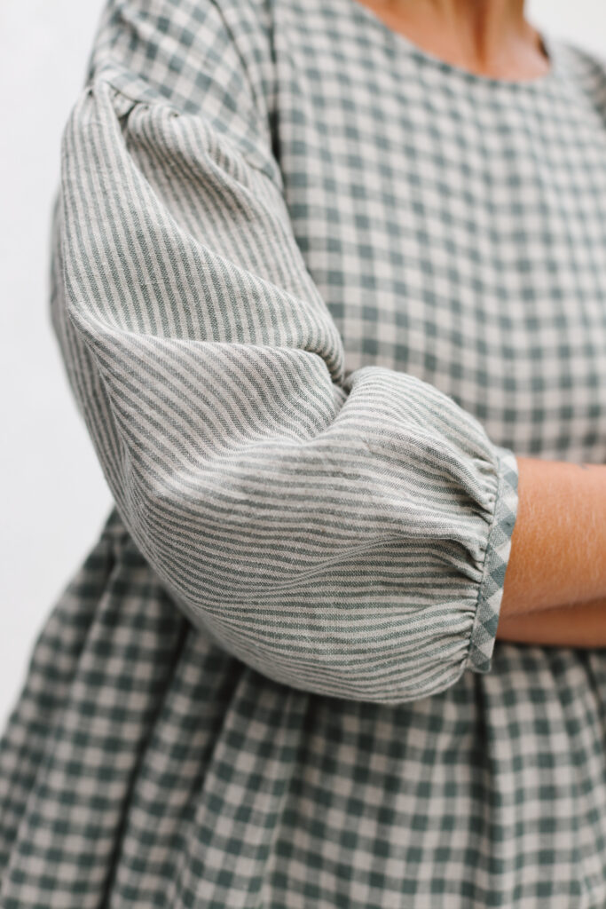 Gingham linen dress with contrasting striped puffy sleeves PERLA - Image 7