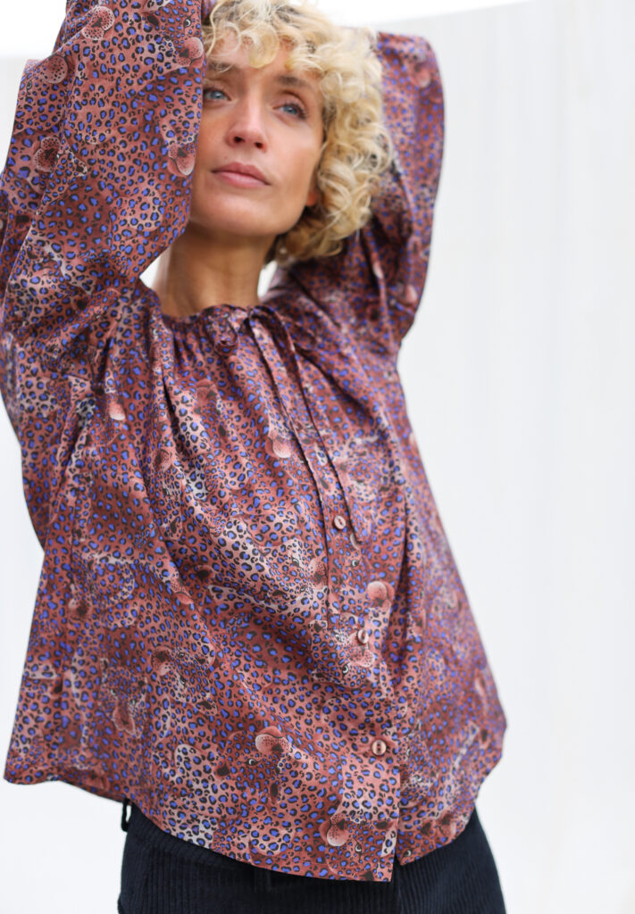 Animal print silky cotton blouse STELLA - Image 4