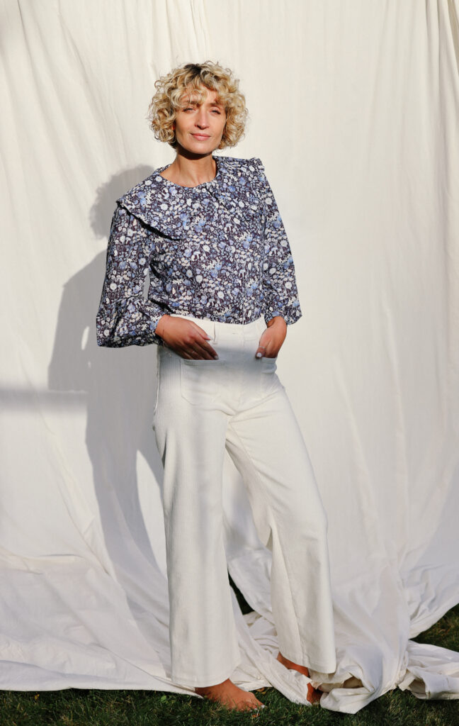Long sleeve puritan collar blouse in silky floral cotton LUCIA - Image 5