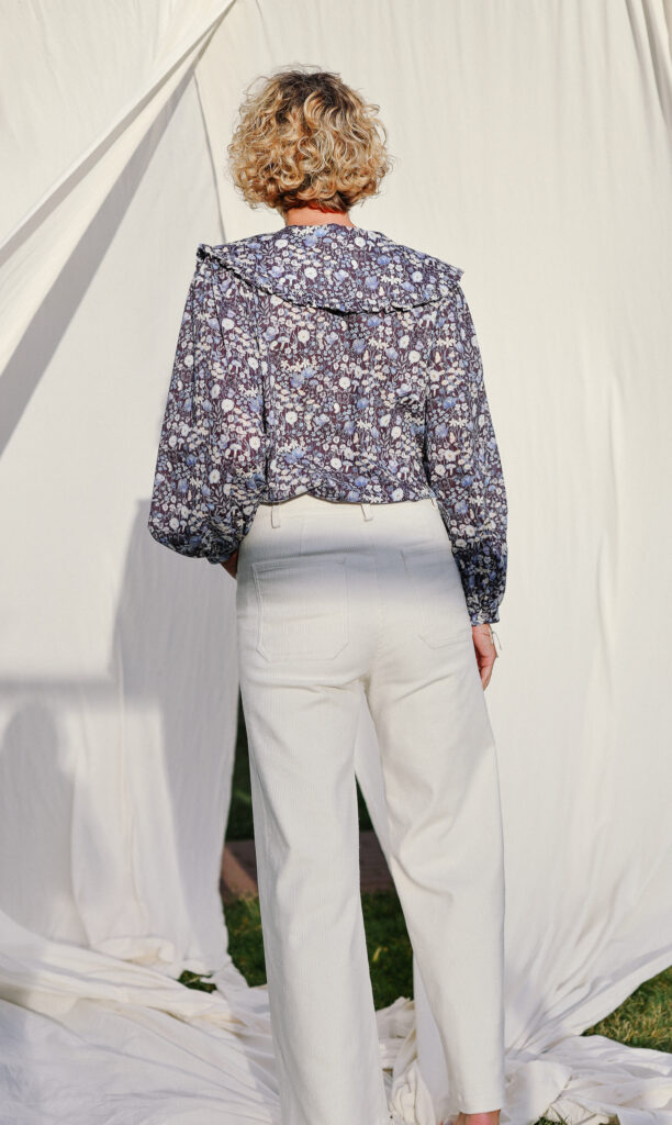 Long sleeve puritan collar blouse in silky floral cotton LUCIA - Image 3