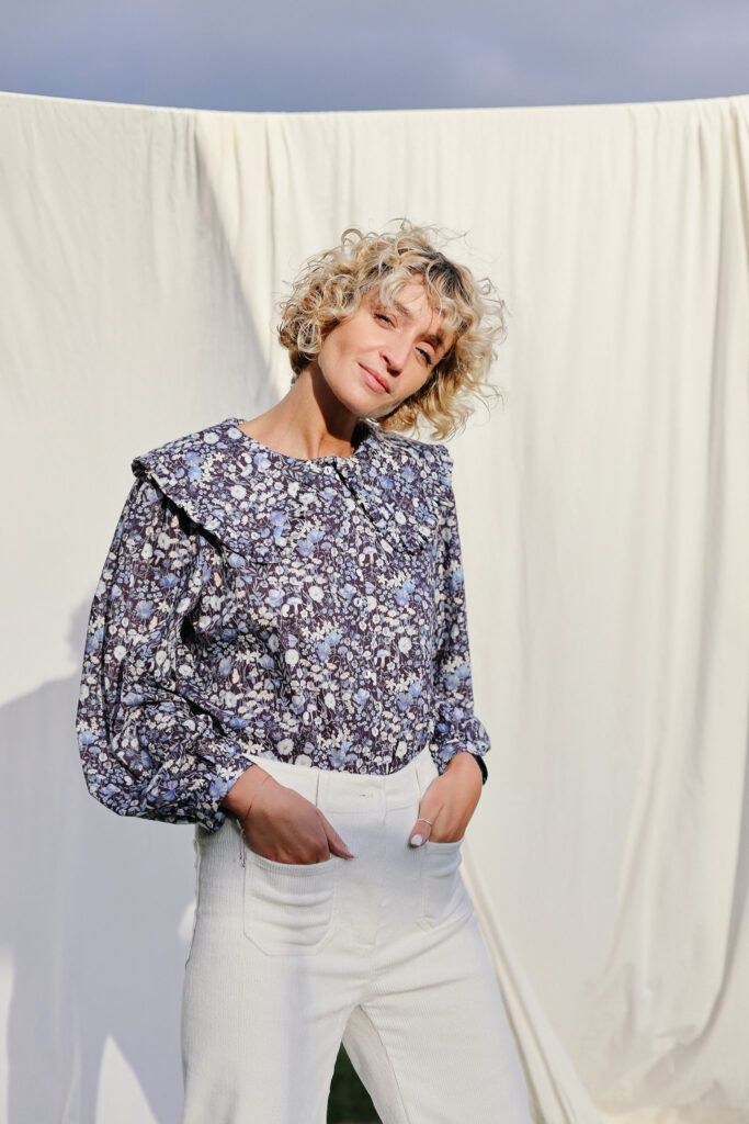 Long sleeve puritan collar blouse in silky floral cotton LUCIA | Top | Sustainable clothing | OffOn clothing