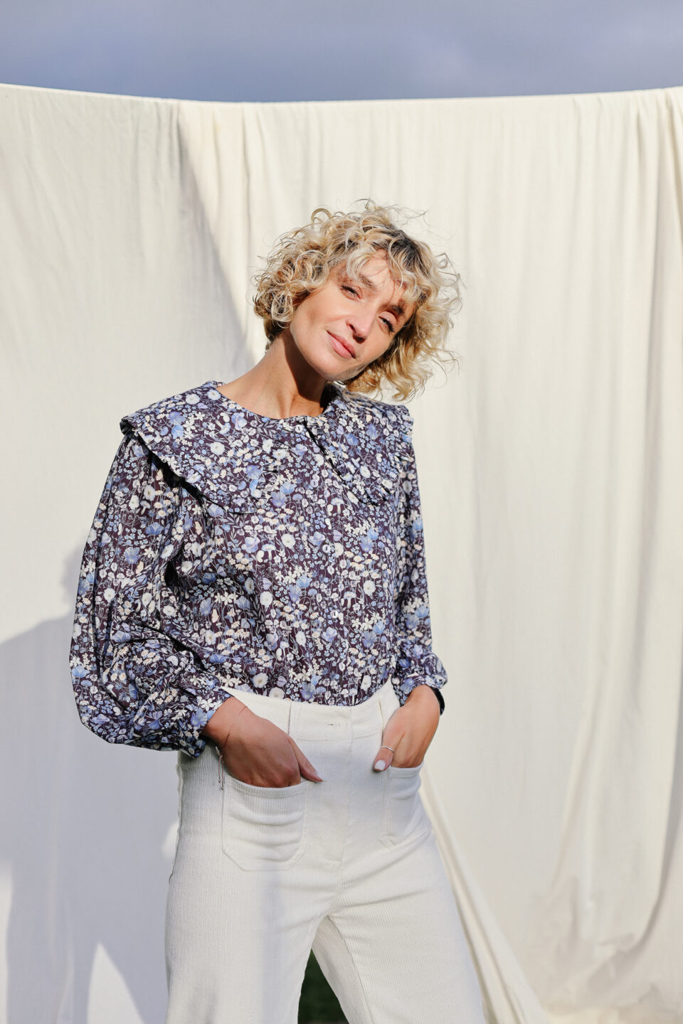 Long sleeve puritan collar blouse in silky floral cotton LUCIA | Top | Sustainable clothing | OffOn clothing