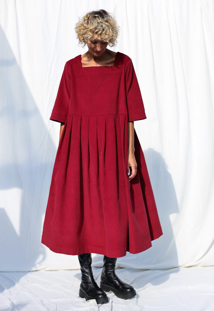 Oversized needlecord dress VALERIE in red pear - Image 1