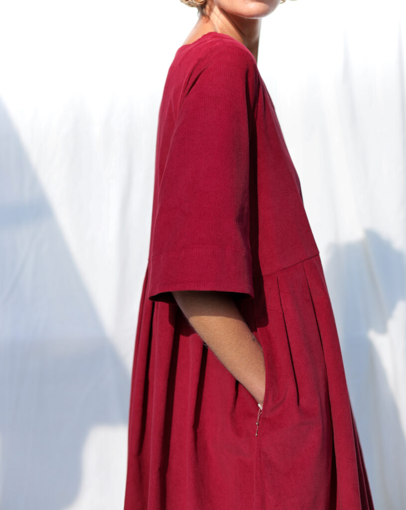 Oversized needlecord dress VALERIE in red pear - Image 5