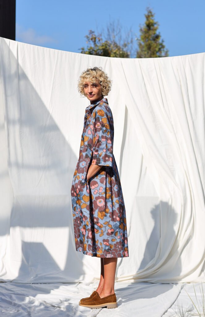 Loose fit blurry flower print shirt dress - Image 4