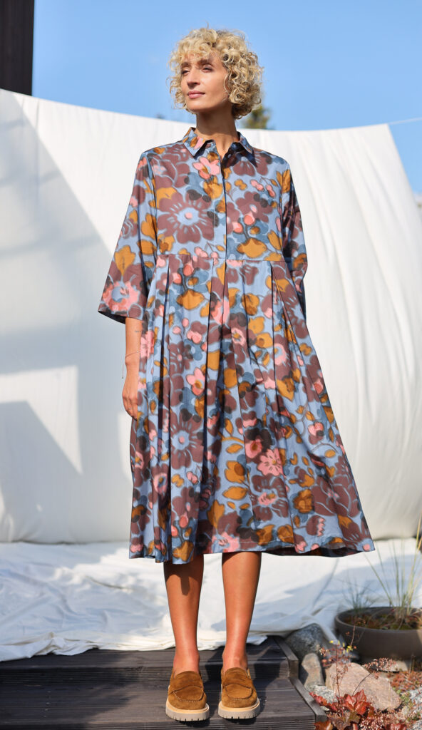 Loose fit blurry flower print shirt dress - Image 1