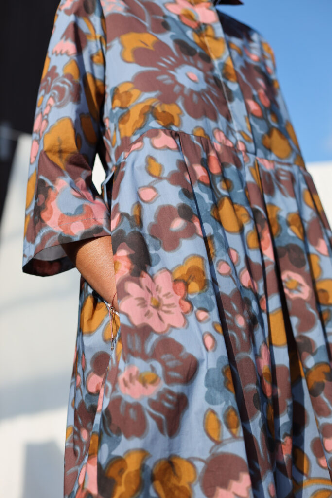 Loose fit blurry flower print shirt dress - Image 5