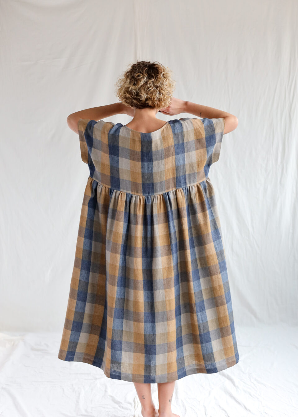 Linen oversize dress in checks SILVINA - Image 3