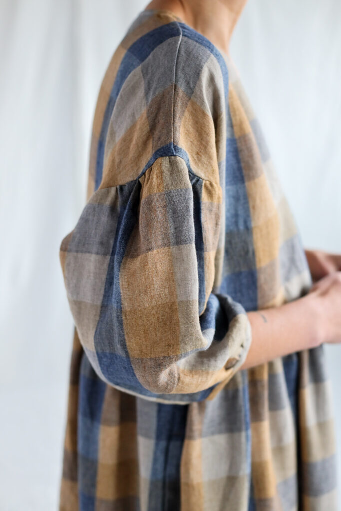 Linen V-neck dropped shoulders dress in blue multi checks - Image 4