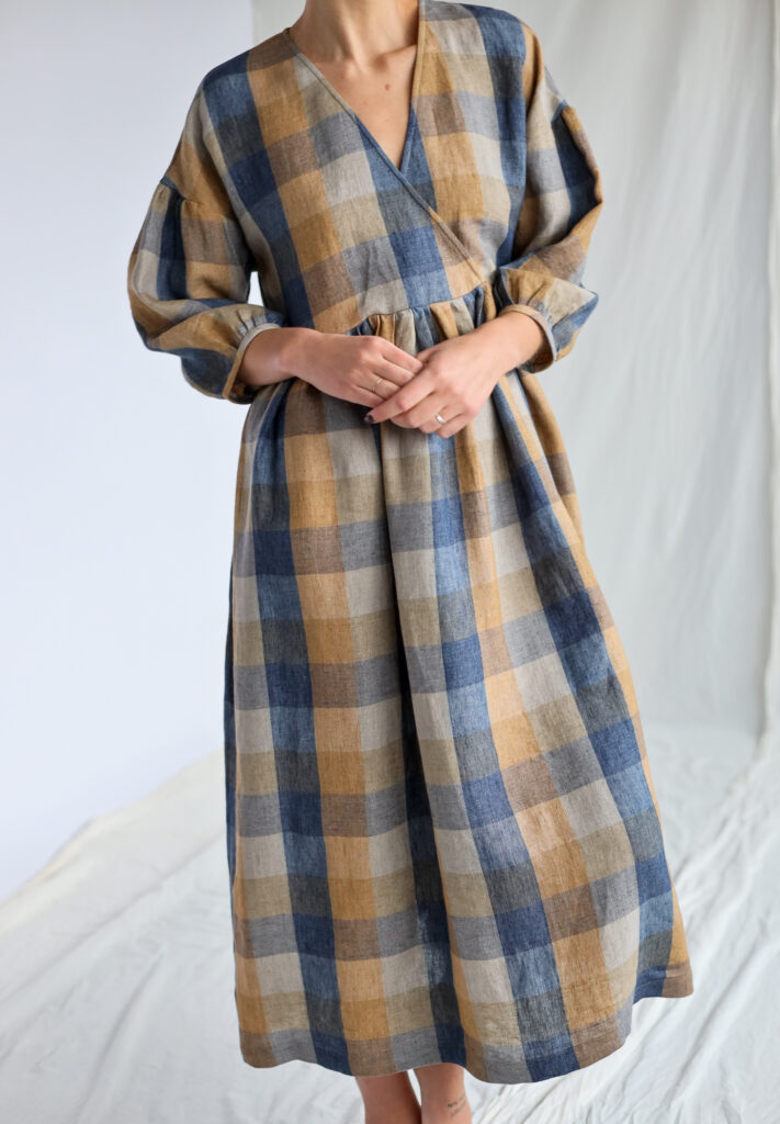 Linen V-neck dropped shoulders dress in blue multi checks - Image 5