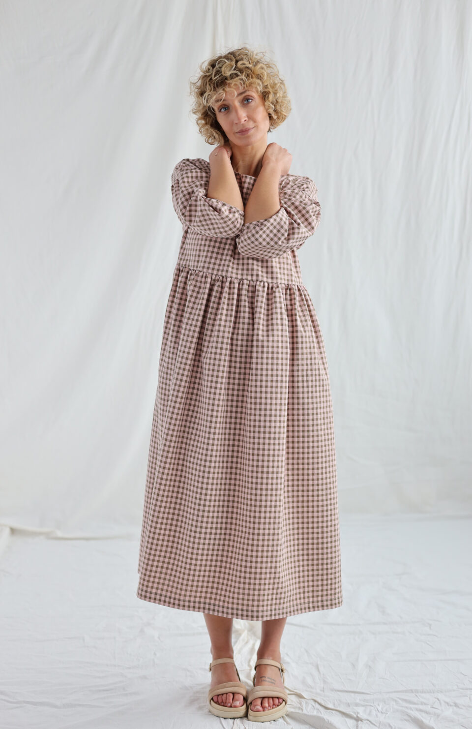 Dropped shoulders pink gingham seersucker dress PERLA - Image 1
