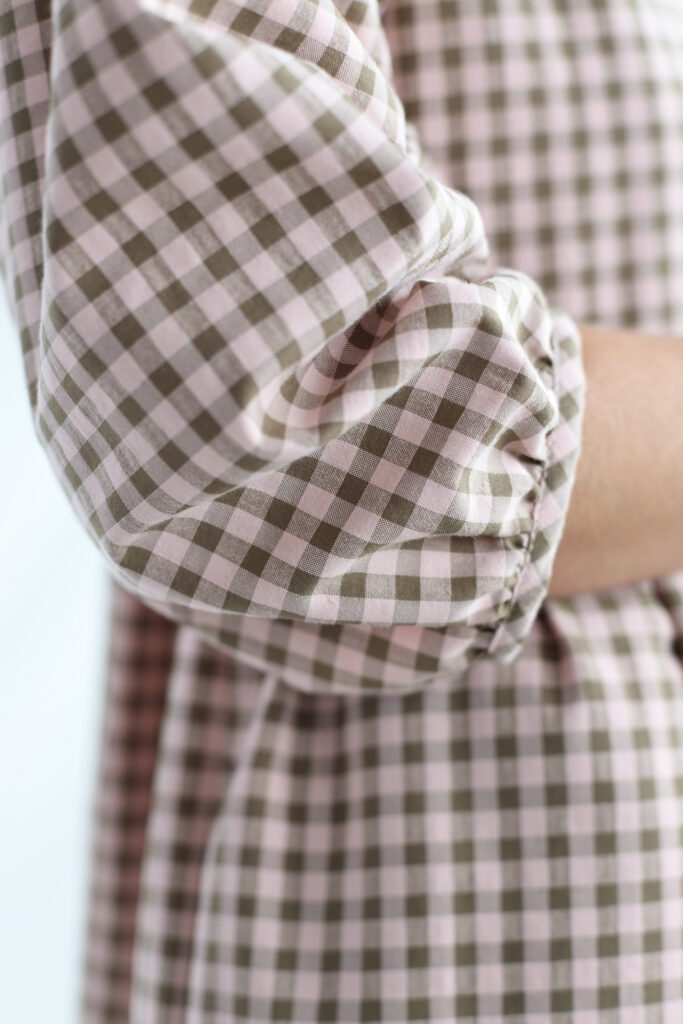 Dropped shoulders pink gingham seersucker dress PERLA - Image 5