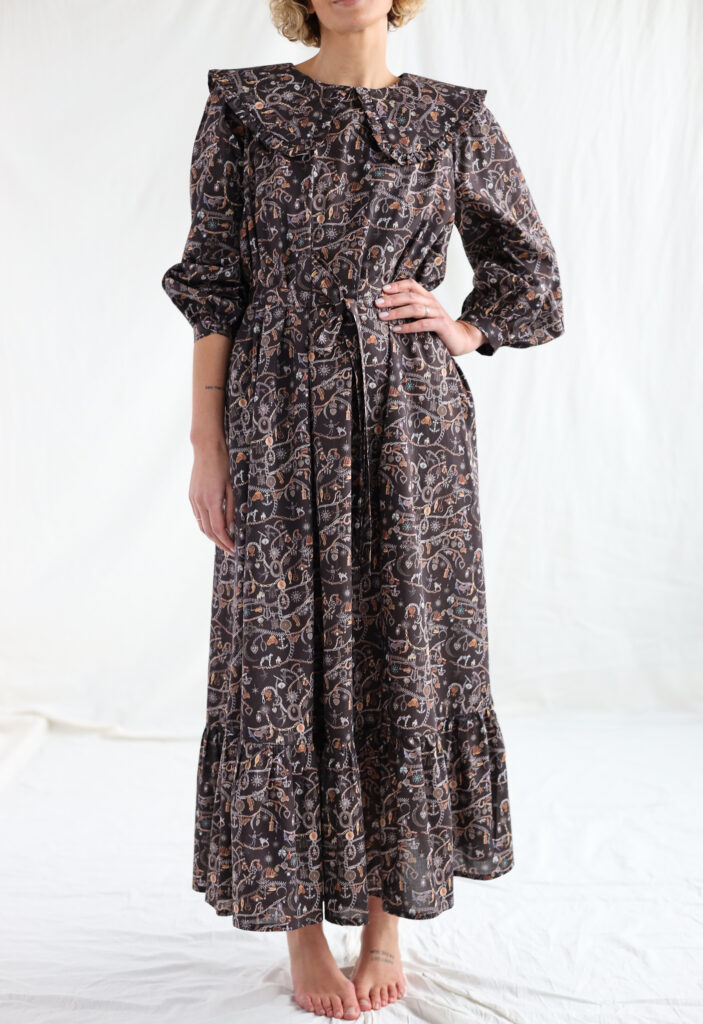 Large collar maxi vintage chain print dress AUBREY - Image 4