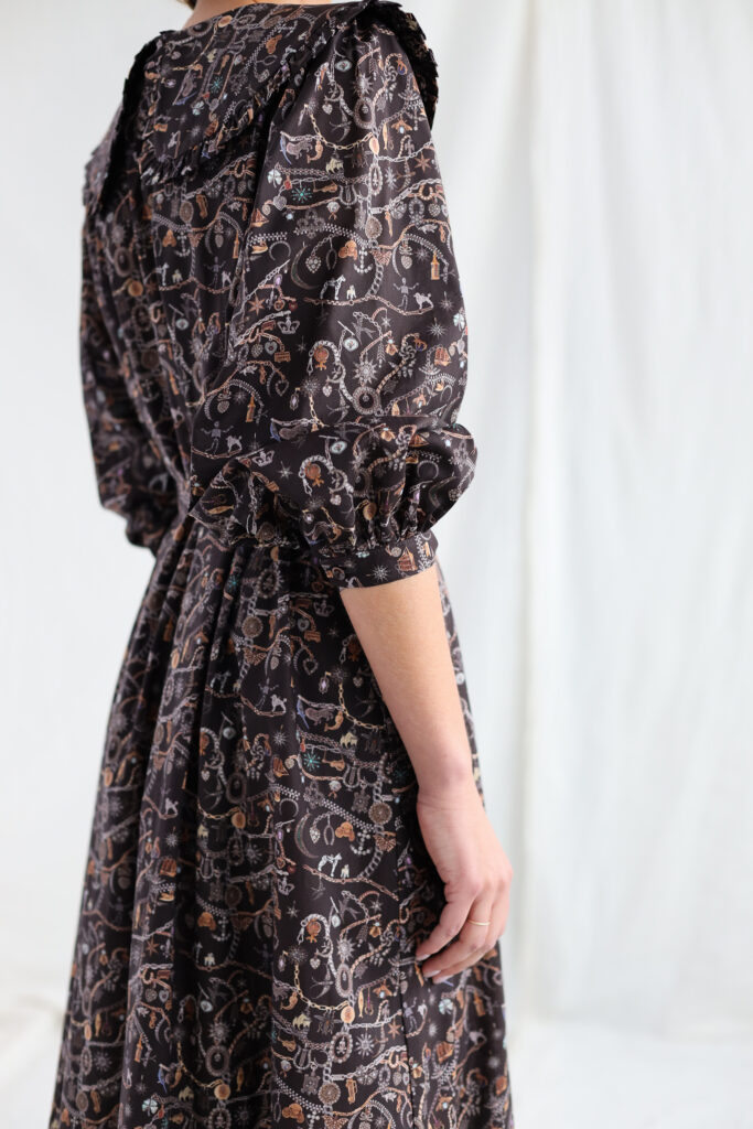 Large collar maxi vintage chain print dress AUBREY - Image 5