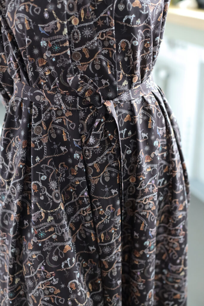 Large collar maxi vintage chain print dress AUBREY - Image 6